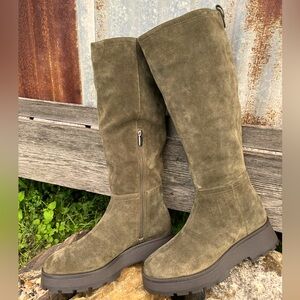 VINCE CAMUTO Women's Nettrio Green Suede Lug Sole Tall Boot